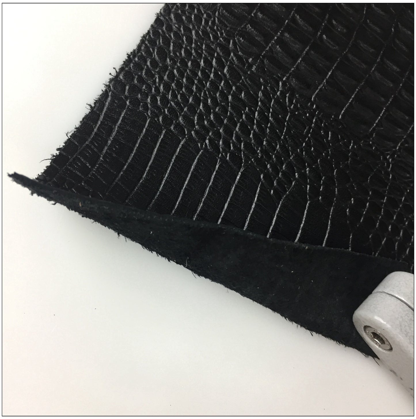 The new 2021 customizable leather top layer small crocodile pattern embossed full-grain oil wax dyed cowhide